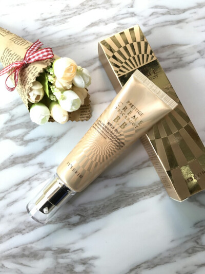 #安利好货#【伊思蜗牛BB霜】伊思的比较适合痘印痘痘比较多的朋友，遮暇提亮，遮盖痘印疤痕效果佳。特别好推开，同时也是唯一一款有修复功能的BB霜。伊思BB是伊思家的明星产品之一。