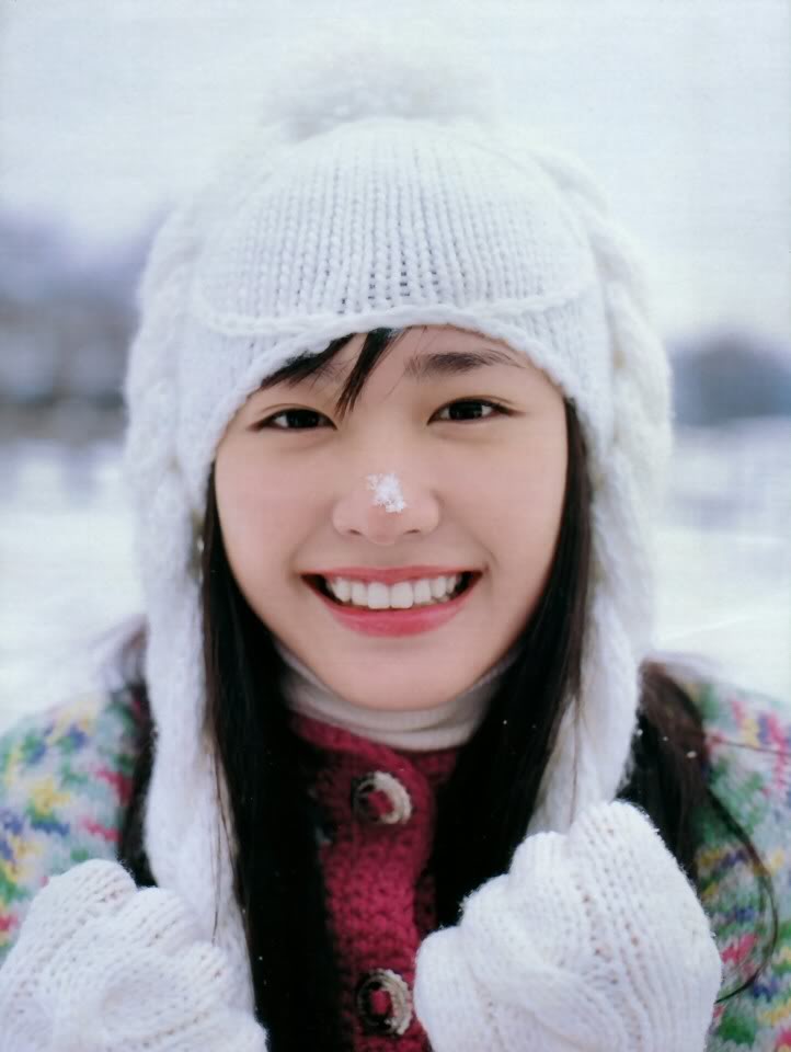 新垣结衣（Aragaki Yui），1988年6月11日出生于冲绳县那霸市。日本演员、歌手、模特。毕业于日出高中