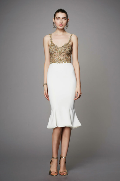 英国时尚品牌 Marchesa 2017早秋系列LookBook 本季系列的灵感源自俄罗斯国宝级文物“Fabergé egg（法贝勒彩蛋）”，设计师用其最为擅长的手笔：薄纱、刺绣、华丽珠宝、繁盛花朵点缀……Marchesa的仙裙，永远都是梦幻…