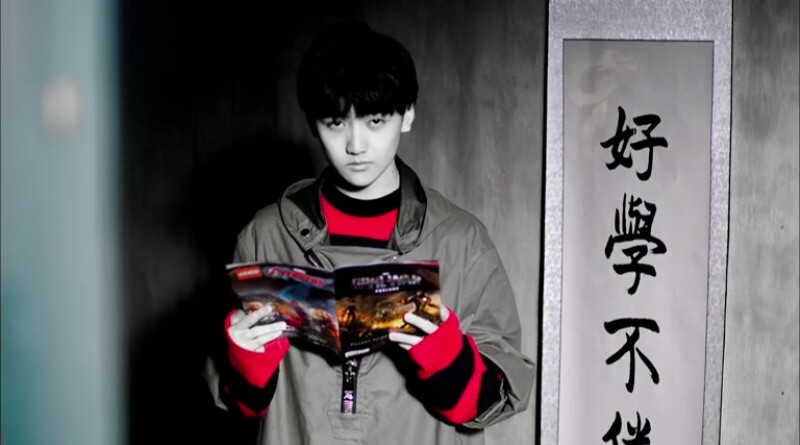 龙生九子，各有所好。浓郁中国风，少年正当时。他是龙生九子中的“螭吻”，rap担当，明眸皓齿，言笑晏晏，好学不倦。他就是焉栩嘉动漫世界里走出来的你嘉哥，萌力十足的大眼萌，微微一笑最少年~ 