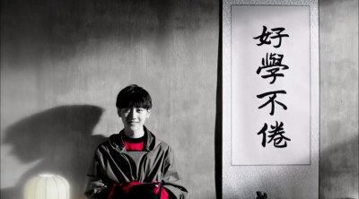 龙生九子，各有所好。浓郁中国风，少年正当时。他是龙生九子中的“螭吻”，rap担当，明眸皓齿，言笑晏晏，好学不倦。他就是焉栩嘉动漫世界里走出来的你嘉哥，萌力十足的大眼萌，微微一笑最少年~ 