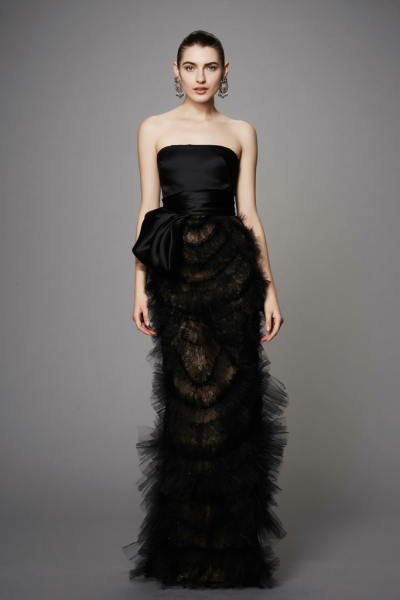 英国时尚品牌 Marchesa 2017早秋系列LookBook 本季系列的灵感源自俄罗斯国宝级文物“Fabergé egg（法贝勒彩蛋）”，设计师用其最为擅长的手笔：薄纱、刺绣、华丽珠宝、繁盛花朵点缀……Marchesa的仙裙，永远都是梦幻…