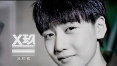 龙生九子，各有所好。浓郁中国风，少年正当时。他是龙生九子中的“螭吻”，rap担当，明眸皓齿，言笑晏晏，好学不倦。他就是焉栩嘉动漫世界里走出来的你嘉哥，萌力十足的大眼萌，微微一笑最少年~ 