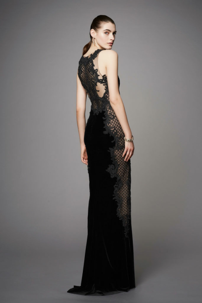 英国时尚品牌 Marchesa 2017早秋系列LookBook 本季系列的灵感源自俄罗斯国宝级文物“Fabergé egg（法贝勒彩蛋）”，设计师用其最为擅长的手笔：薄纱、刺绣、华丽珠宝、繁盛花朵点缀……Marchesa的仙裙，永远都是梦幻…