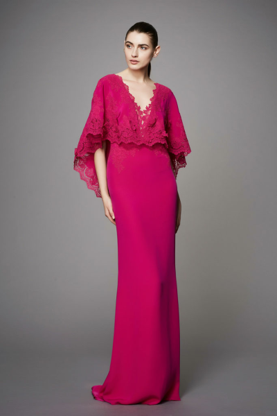 英国时尚品牌 Marchesa 2017早秋系列LookBook 本季系列的灵感源自俄罗斯国宝级文物“Fabergé egg（法贝勒彩蛋）”，设计师用其最为擅长的手笔：薄纱、刺绣、华丽珠宝、繁盛花朵点缀……Marchesa的仙裙，永远都是梦幻…