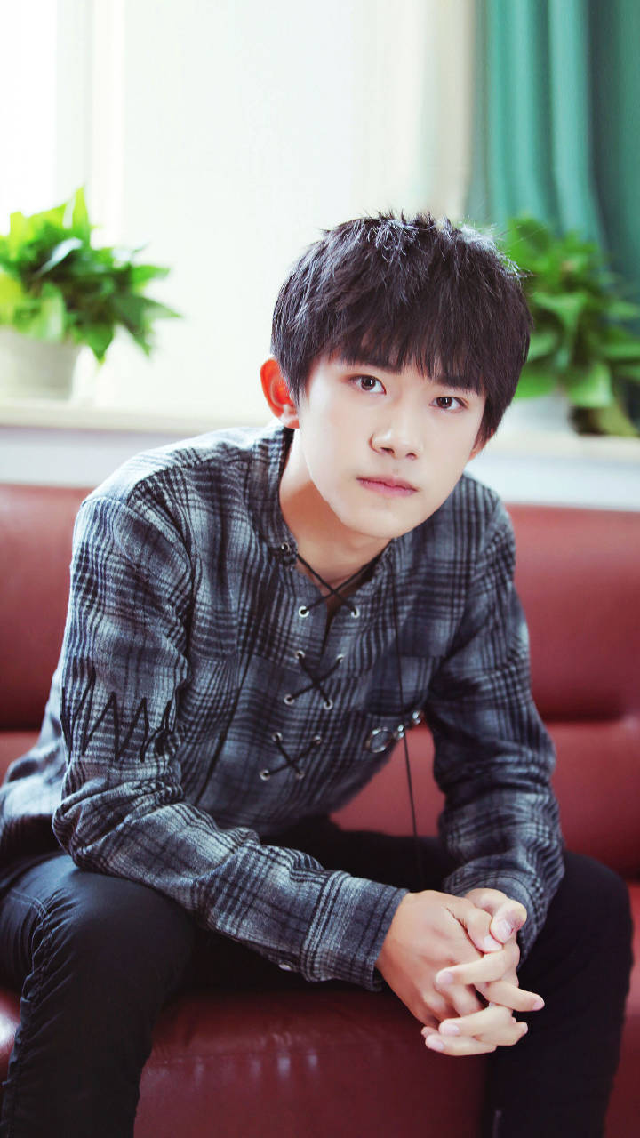 #易烊千玺 #TFBOYS 湖南师大附中艺术节 高清 帅 可做手机壁纸桌面锁屏聊天背景