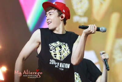 2PM是韩国JYP Entertainment于2008年推出的男子组合，六名成员包括Jun. K、Nichkhun、玉泽演、张佑荣、李俊昊、黄灿盛。