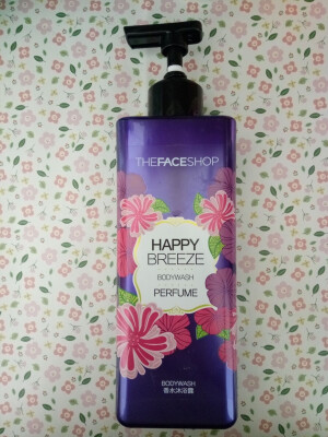 the face shop香水沐浴露。在屈臣氏买的 买了一大瓶又赠了这一瓶，保湿效果一般吧 但是味道真的超级好闻而且量也超级大 很耐用