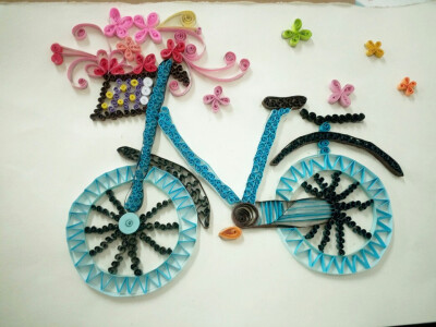 载着自行车，飞快的玩耍吧