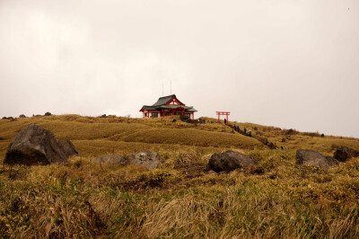 爬上高山