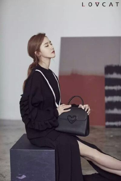 林允儿锁屏壁纸