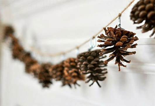 christmas pine cone garland. / sfgirlbybay