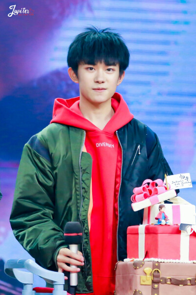 #易烊千玺 #TFBOYS 舞蹈担当易烊千玺 1128易烊千玺十六岁生日会 高清 帅