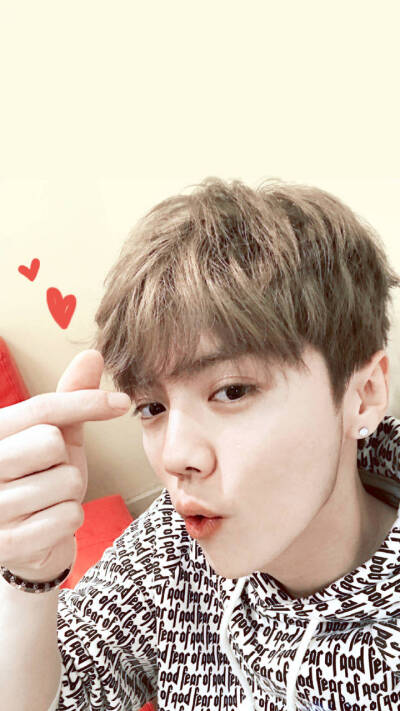 LUHAN 鹿晗 