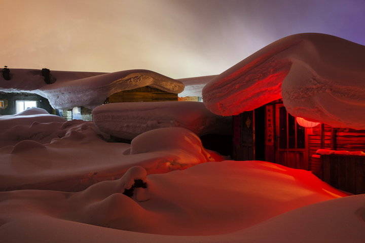 【 夜来听雪 … 】