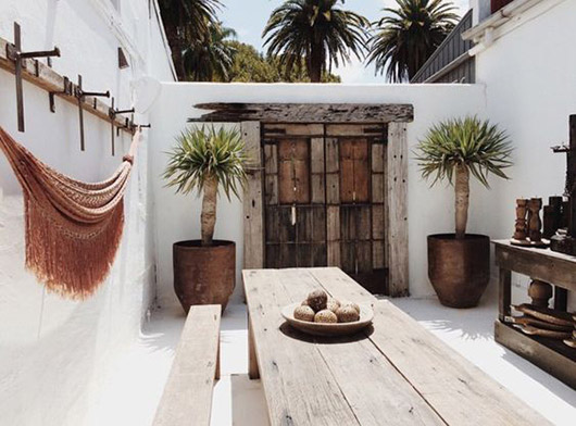 hammock hung in outdoor courtyard / sfgirlbybay