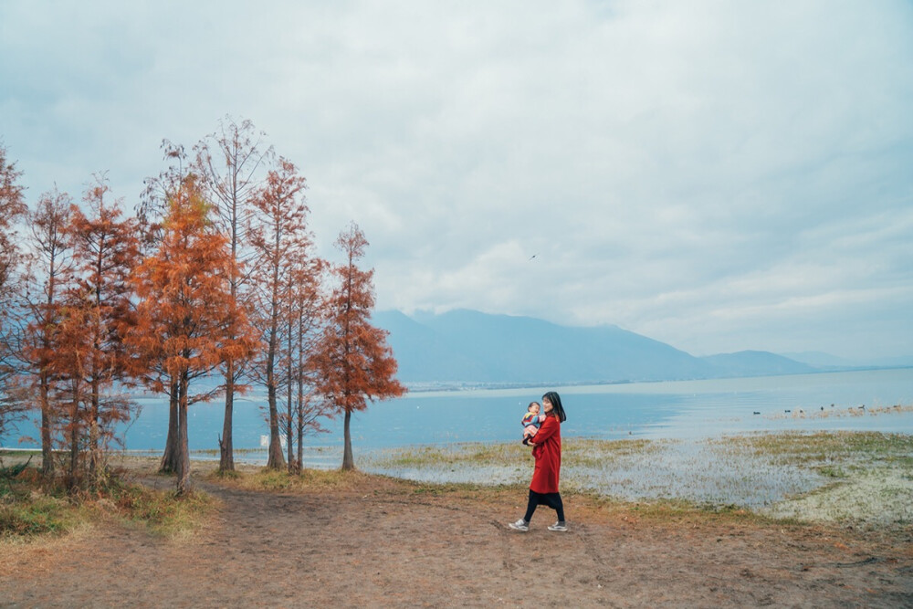 她带着我去马代、带着我去北京、带着我来大理！我是她得依靠、但她是我的一切