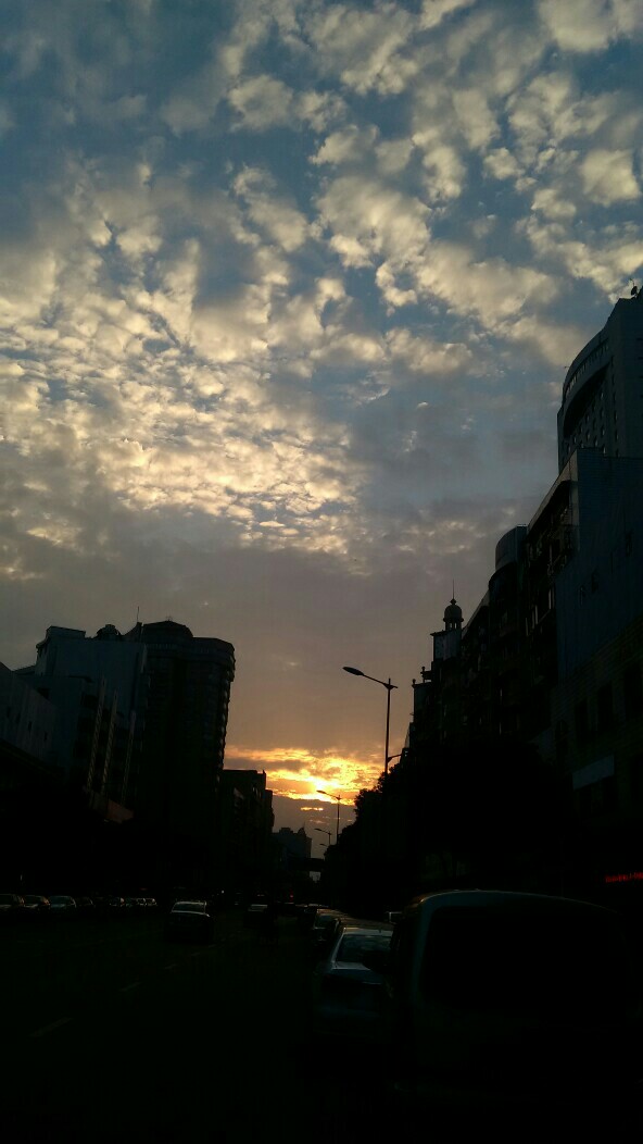 一开始想P的，后来默默贴了原片