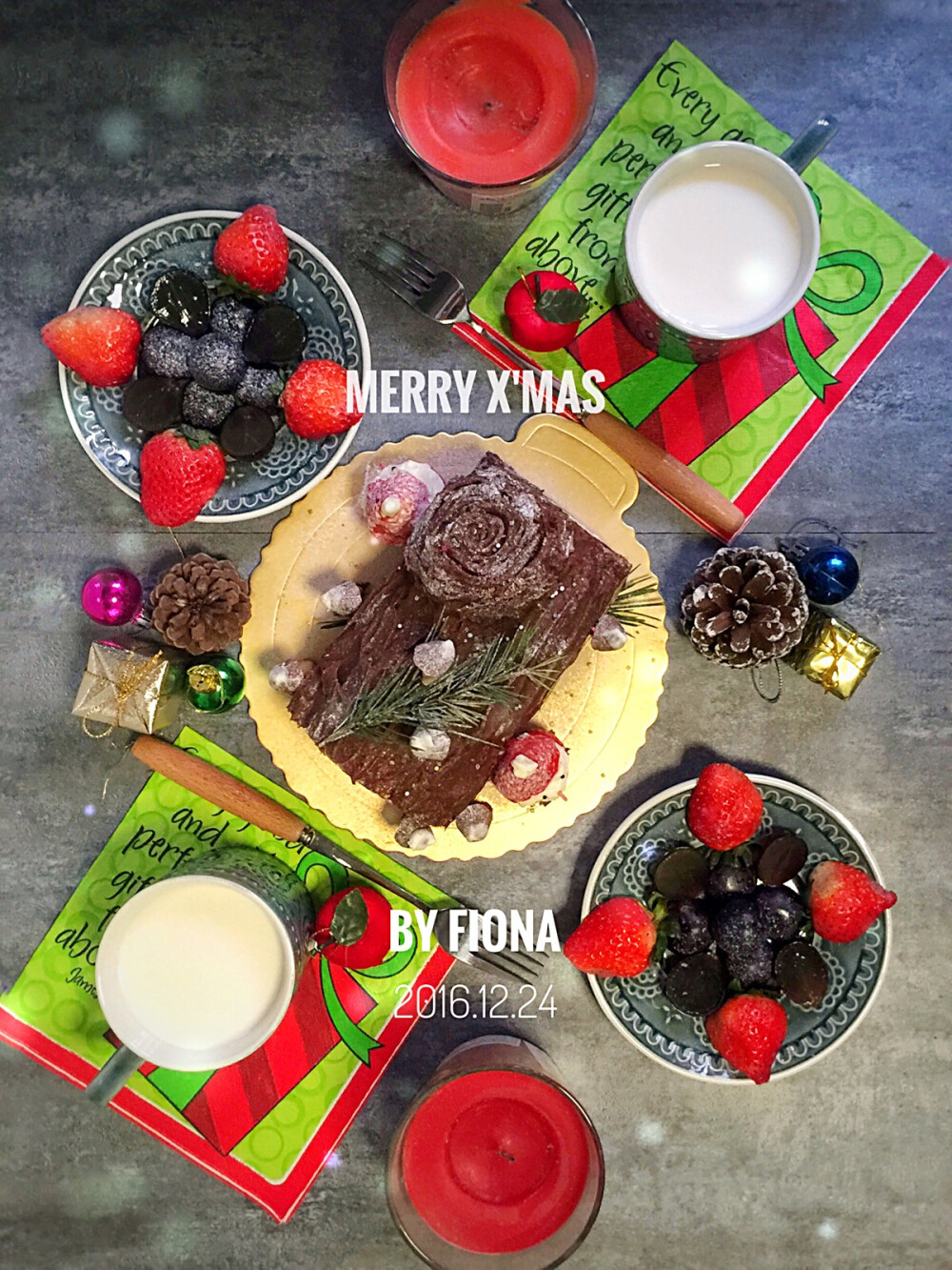 20161224Merry X'masssssssss☃☃☃ 平安夜的早餐来点奢的！和我的娜娜姐约了一起做圣诞树桩蛋糕，可可小四卷和巧克力甘纳许的组合简直完美～草莓圣诞老人胖嘟嘟傻乎乎被我一口吞掉了哎哟～切了水果 点上樱桃莓果味的蜡烛 饮品是牛奶～整个早晨红彤彤的！
