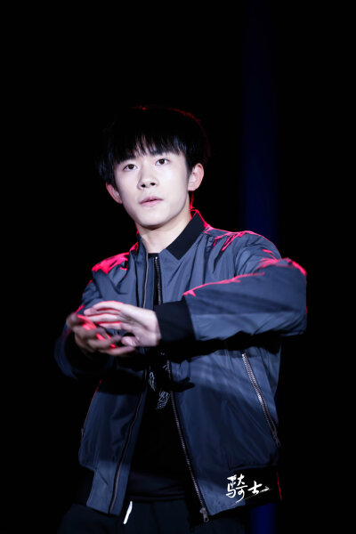 @JacksonYi_千骑士团 易烊千玺 yyqx 1128