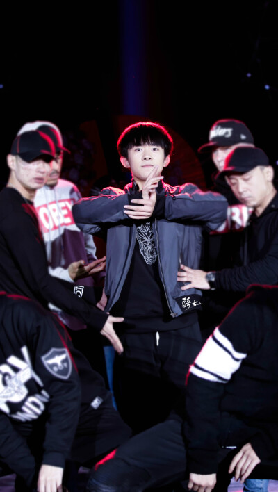 @JacksonYi_千骑士团 易烊千玺 yyqx 1128