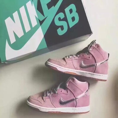 nike sb 飞天猪