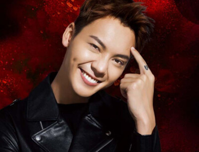 【陈伟霆】【cwt】【陈等等】【William Chan Wai-Ting】 Maybelline 美宝莲 广告 1023 x 782 px (图源： 美宝莲旗舰店)