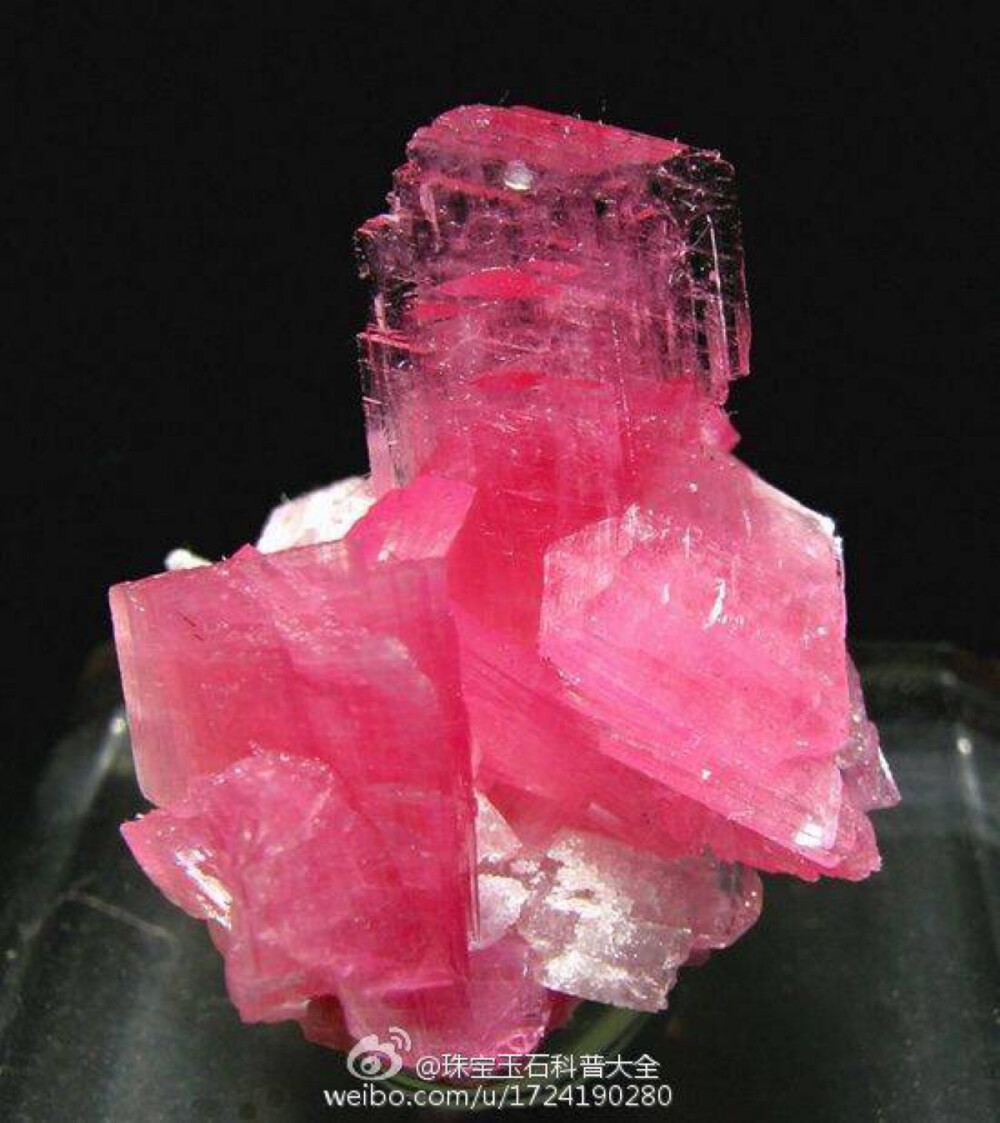 粉嫩嫩的蔷薇辉石 Rhodonite 我也是很喜欢滴