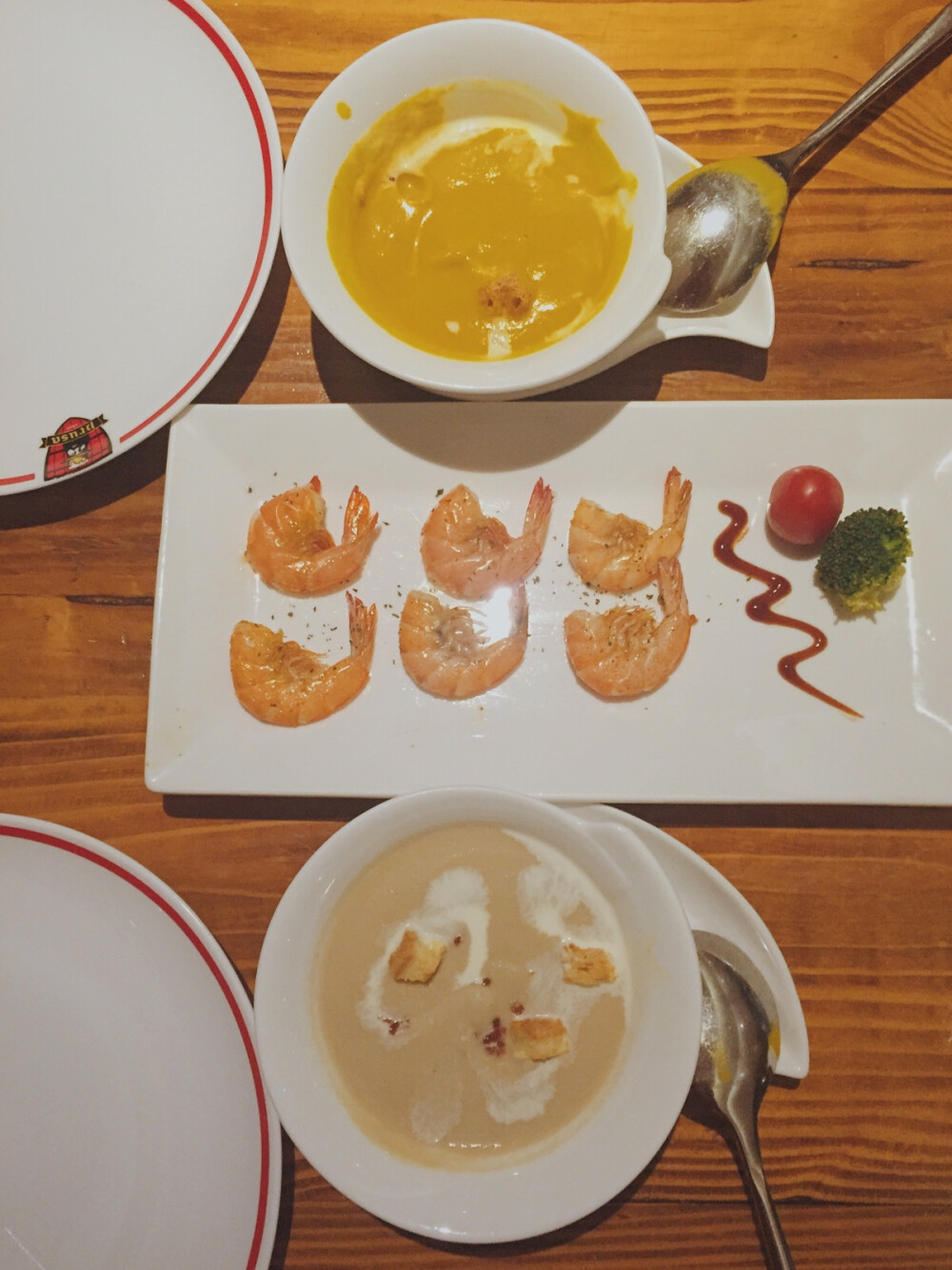 【德普鲁斯】很喜欢的一家德国餐厅，从环境到服务和菜品都很棒。紫苏酱鲜虾，忌廉汤，南瓜汤~趁热享用是极好的。