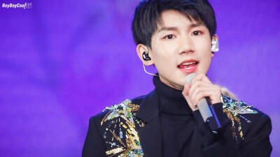 王源 2016移动视频风云盛典 听说这位帅哥的刘海是自己弄的