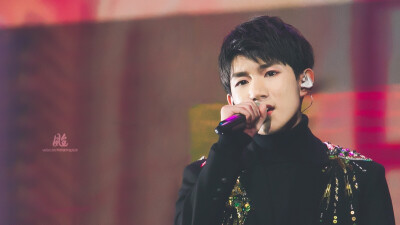 王源 2016移动视频风云盛典 越来越酷了