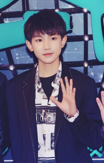 小哥哥打招呼 王源 2016移动视频风云盛典