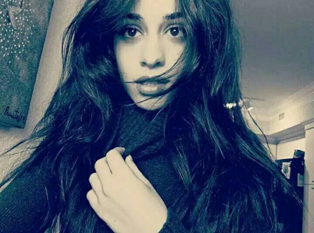 Camila Cabello，美国女子组合五美（FifthHarmony)前成员，出生于1997年，歌手。