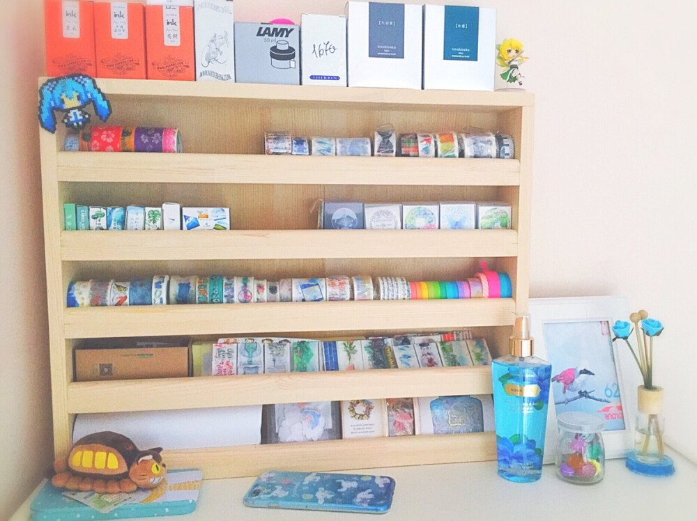 唉... 本来没买柜子还觉得我胶带好多的. 一装柜子里感觉自己还需要继续买买买！