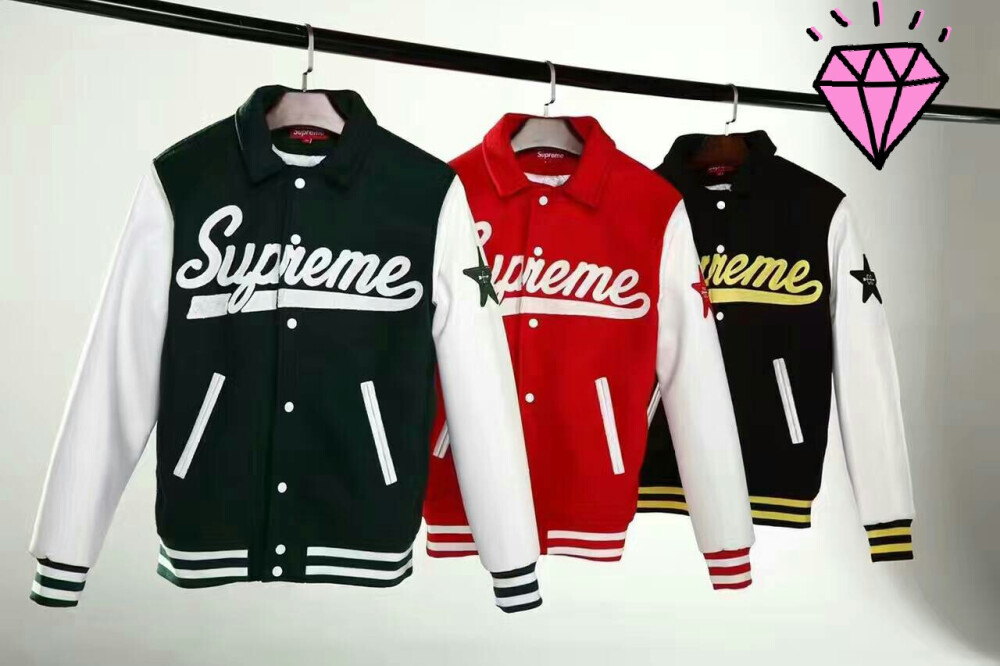 【Supreme 】最强羊毛呢皮袖棉衣 洼冢洋介上身 最强冬季 supreme 经典单品 日本起拍价唯一首拍过万 羊毛呢皮袖棉衣 经典三色 采用新疆精致棉 随意拆鉴定 绣花在呢子上也非常突兀 好价不贵 过年前买几件收其了 才能出去纵横 。S一XL