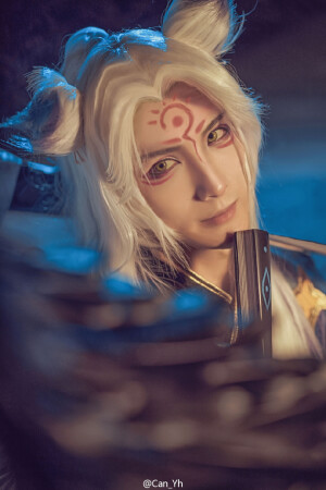 #cos##阴阳师手游# –大天狗:原po 参上仕った、我こそが大天狗なり –妖狐:@Coser希小白 仮面をつけた男は信用ならないかね? –摄影:@萧影殿下 –服装:@-袋鼠乐-