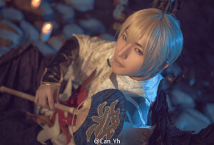 #cos##阴阳师手游# –大天狗:原po 参上仕った、我こそが大天狗なり –妖狐:@Coser希小白 仮面をつけた男は信用ならないかね? –摄影:@萧影殿下 –服装:@-袋鼠乐-