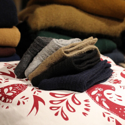 男士羊毛纯色简约商务袜子 冬季保暖柔软兔羊毛袜品质中筒袜