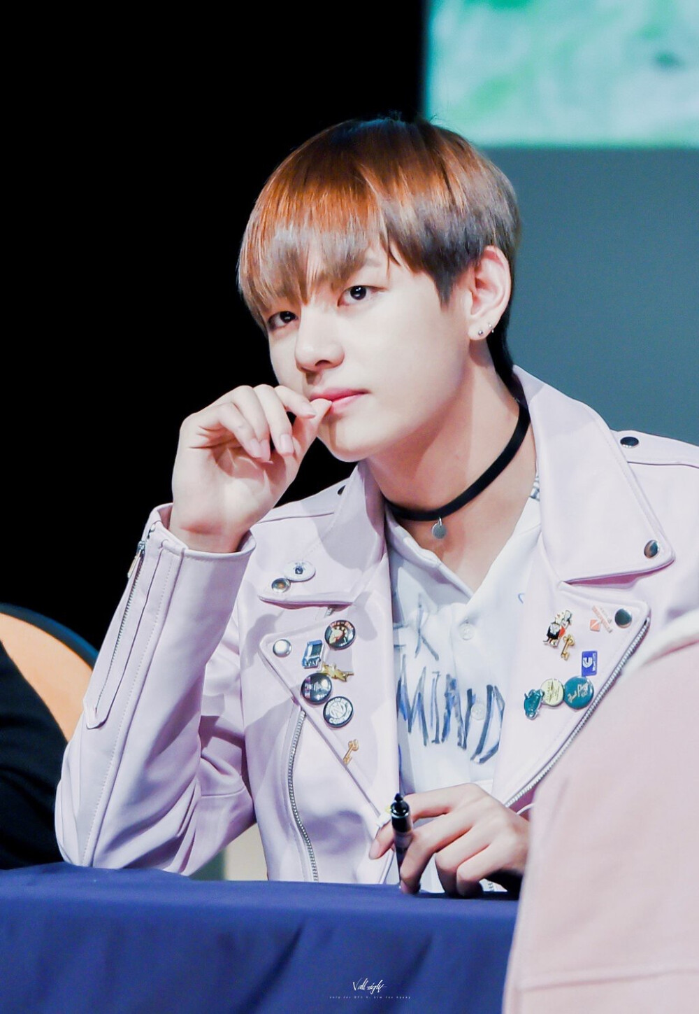 2016.12.30金泰亨生日快乐
防弹少年团 bts bangtanboys
金南俊（rap monster） 金硕珍（jin） 闵玧其（suga） 郑号锡（J–hope） 朴智旻（jimin） 金泰亨（v） 田柾国（jungkook）