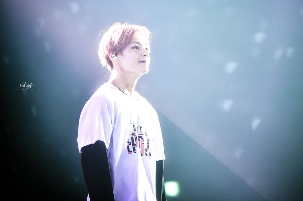 2016.12.30金泰亨生日快乐
防弹少年团 bts bangtanboys
金南俊（rap monster） 金硕珍（jin） 闵玧其（suga） 郑号锡（J–hope） 朴智旻（jimin） 金泰亨（v） 田柾国（jungkook）