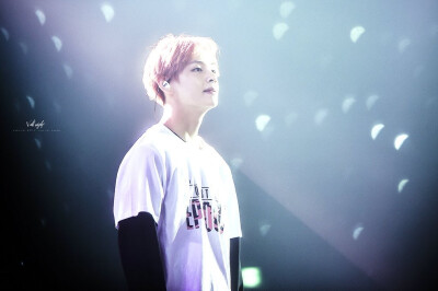 2016.12.30金泰亨生日快乐
防弹少年团 bts bangtanboys
金南俊（rap monster） 金硕珍（jin） 闵玧其（suga） 郑号锡（J–hope） 朴智旻（jimin） 金泰亨（v） 田柾国（jungkook）