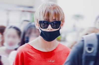 2016.12.30金泰亨生日快乐
防弹少年团 bts bangtanboys
金南俊（rap monster） 金硕珍（jin） 闵玧其（suga） 郑号锡（J–hope） 朴智旻（jimin） 金泰亨（v） 田柾国（jungkook）