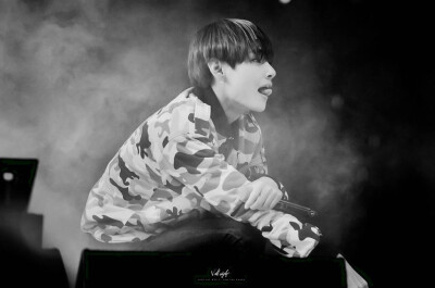 2016.12.30金泰亨生日快乐
防弹少年团 bts bangtanboys
金南俊（rap monster） 金硕珍（jin） 闵玧其（suga） 郑号锡（J–hope） 朴智旻（jimin） 金泰亨（v） 田柾国（jungkook）