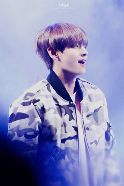 2016.12.30金泰亨生日快乐
防弹少年团 bts bangtanboys
金南俊（rap monster） 金硕珍（jin） 闵玧其（suga） 郑号锡（J–hope） 朴智旻（jimin） 金泰亨（v） 田柾国（jungkook）