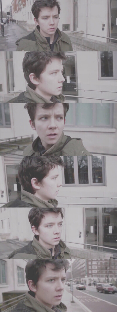 Asa Butterfield#脑补男票找不到你的表情