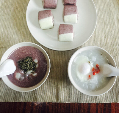 今日早餐：红豆沙小圆子+酒酿芝麻小汤圆+刀切小馒头