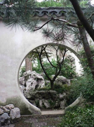 海棠、宝瓶、月窗、长八方、剑环、叶贝、葫芦、如意、鹤子。——中国古建筑门的经典形式#国史古风#