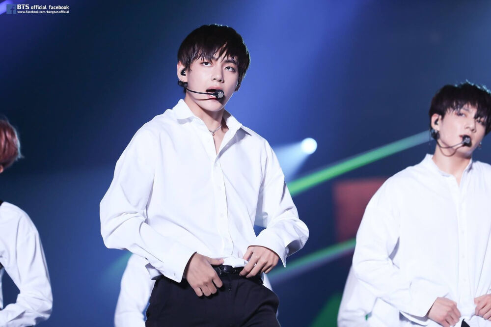 2016.12.30金泰亨生日快乐
防弹少年团 bts bangtanboys
金南俊（rap monster） 金硕珍（jin） 闵玧其（suga） 郑号锡（J–hope） 朴智旻（jimin） 金泰亨（v） 田柾国（jungkook）