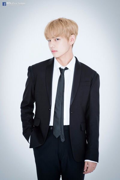 2016.12.30金泰亨生日快乐
防弹少年团 bts bangtanboys
金南俊（rap monster） 金硕珍（jin） 闵玧其（suga） 郑号锡（J–hope） 朴智旻（jimin） 金泰亨（v） 田柾国（jungkook）