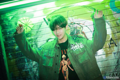 2016.12.30金泰亨生日快乐
防弹少年团 bts bangtanboys
金南俊（rap monster） 金硕珍（jin） 闵玧其（suga） 郑号锡（J–hope） 朴智旻（jimin） 金泰亨（v） 田柾国（jungkook）